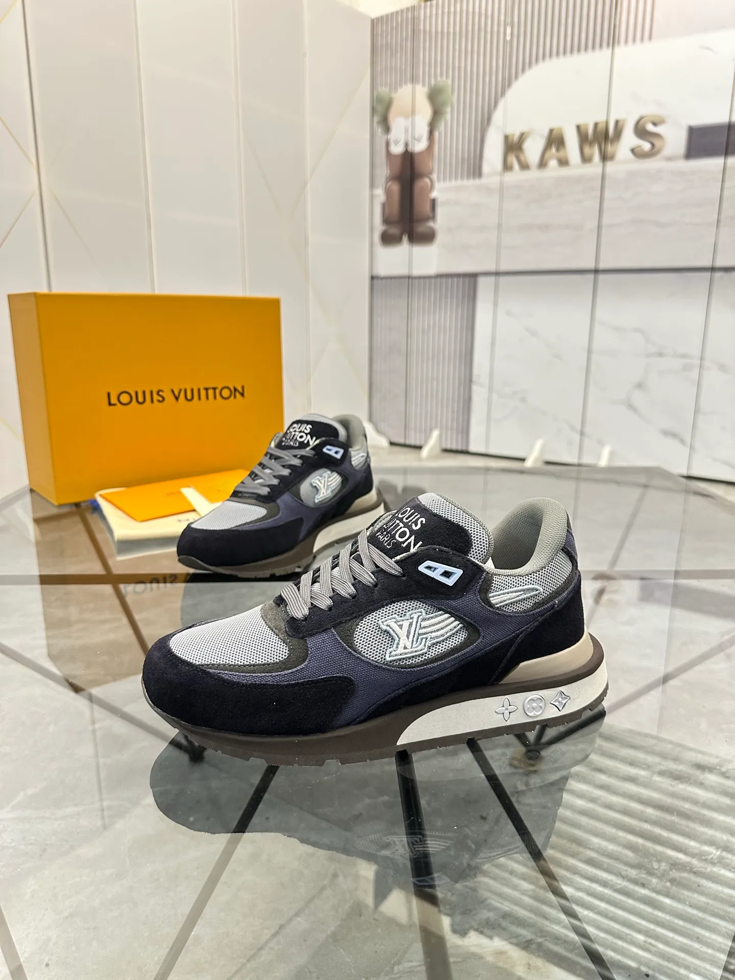 Men's shoes for sale 💰: 💰P660¥ High-end top quality Product trademark: LV * "Louis Vuitton*" low-top casual shoes Regular size: 39-45 (can be customized to 46) Product materials: upper imported first-layer cowhide spliced ​​nubuck leather ➕ breathable cotton mesh, breathable lining, original outsole. No.: H201